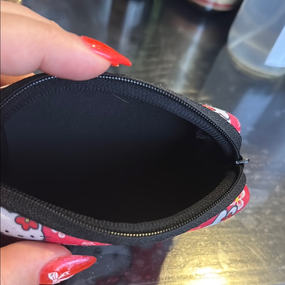 ❤️ Hello 🐱 Kitty Red Accessory Pouch - Picture 2 of 5